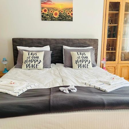 Spacious 2 Bedrooms In The Center Of Erevan Exterior foto