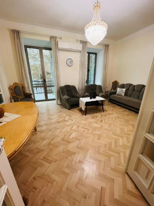 Spacious 2 Bedrooms In The Center Of Erevan Exterior foto