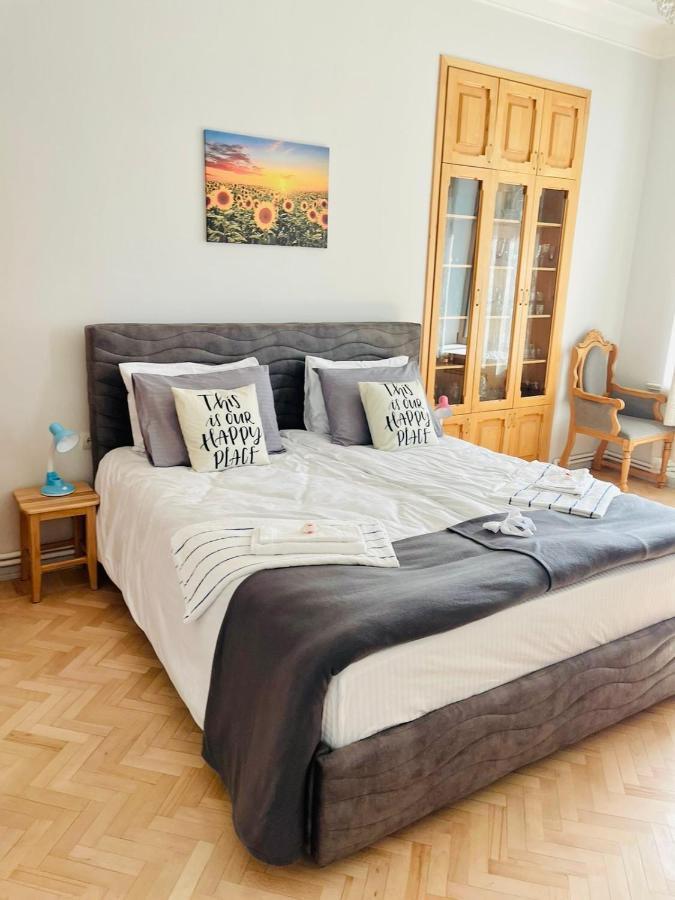 Spacious 2 Bedrooms In The Center Of Erevan Exterior foto